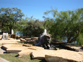 CLOSE UP ON FOUNTAIN ON THE CONCHO