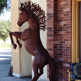 METAL HORSE STATUE